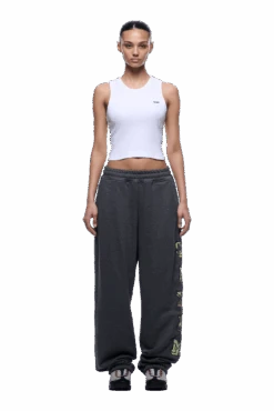 SUPER WIDE JOGGER GREY CAMO(Super Wide Jogger Grey Camo) -6PM CLOTHING SALE 1337x2005 6PM Spring 0156 250310 6PM ECOM LOOK 02 128 min