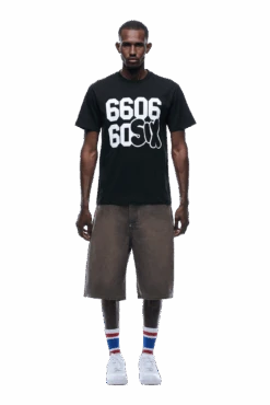 660660 TEE BLACK(660660 Tee Black) -6PM CLOTHING SALE 1337x2005 6PM 0194 2500610 6PM ECOM LOOK 7 0194