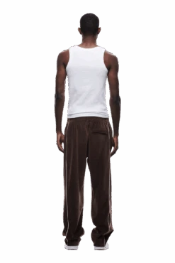 VELOURS TRACK PANT CHOCOLATE BROWN(Velours Track Pant Chocolate Brown) -6PM CLOTHING SALE 2005x1337 0101 240425 6PM ECOM LOOK 1 0074 min