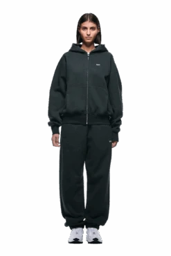 ZIP HOODIE DARK EMERALD(Zip Hoodie Dark Emerald) -6PM CLOTHING SALE 2500x1337 6pm 0002 241004 6PM Ecom Look 38 1982 min