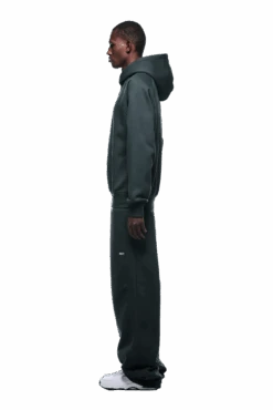 HOODIE DARK EMERALD(Hoodie Dark Emerald) -6PM CLOTHING SALE 2500x1337 6pm 0034 241004 6PM Ecom Look 33 1792 min