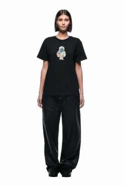 MONEY GUY TEE BLACK(Money Guy Tee Black) 13 MONEY GUY TEE BLACK(Money Guy Tee Black) -6PM CLOTHING SALE 2500x1337 6pm 0174 241004 6PM Ecom Look 09 0588 min