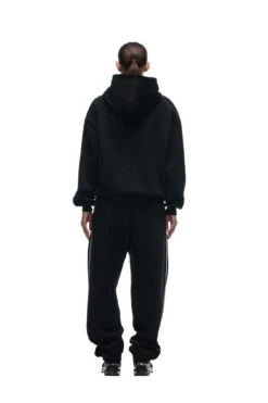 SHIELD LOGO HOODIE BLACK(Shield Logo Hoodie Black) -6PM CLOTHING SALE 2673x4009px 6pm NFL ECOM 0049 20231024 6PM NFL ECOM LOOK 14 813