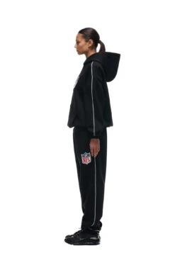 SHIELD LOGO HOODIE BLACK(Shield Logo Hoodie Black) -6PM CLOTHING SALE 2673x4009px 6pm NFL ECOM 0050 20231024 6PM NFL ECOM LOOK 14 809