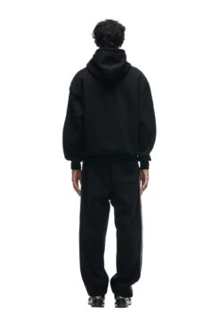 SHIELD LOGO HOODIE BLACK(Shield Logo Hoodie Black) -6PM CLOTHING SALE 2673x4009px 6pm NFL ECOM 0052 20231024 6PM NFL ECOM LOOK 14 751