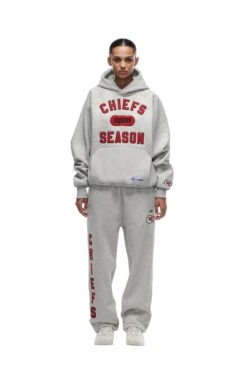 CHIEFS SEASON HOODIE(Chiefs Season Hoodie) -6PM CLOTHING SALE 2673x4009px 6pm NFL ECOM 0078 20231024 6PM NFL ECOM LOOK 10 542