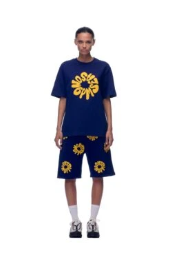 T-SHIRT FLOWER NAVY(T Shirt Flower Navy) -6PM CLOTHING SALE 2673x4009px 6pm V2 0001s 0031 20230530 6PM ECOM Look 14 0593
