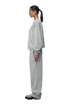 CREWNECK GREY MELANGE(Crewneck Grey Melange) 14 CREWNECK GREY MELANGE(Crewneck Grey Melange) -6PM CLOTHING SALE 2673x4009px 0154 6PM ECOM Look 36 0629 min