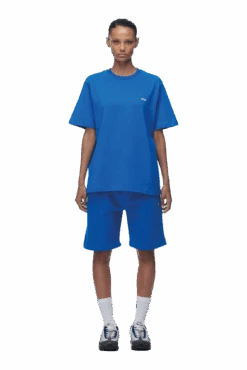 T-SHIRT PRINCESS BLUE(T Shirt Princess Blue) -6PM CLOTHING SALE 2673x4009px 0221 6PM ECOM Look 14 0268 min